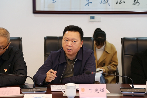 集团董事长，市人大代表丁光辉出席天心区建筑行业人大代表座谈会